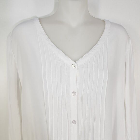 Chicos Top Women Size 1 Medium Button 3/4 Sleeve V Neck Pin Tucks Crochet Lace - Picture 3 of 12